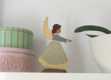 Lisa B. - Ange Figurine